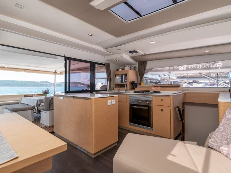 Hyr en Fountaine Pajot Aura 51 Donji Seget 