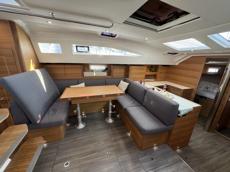 Hyra Segelbåt  med eller utan skeppare Elan Trogir  