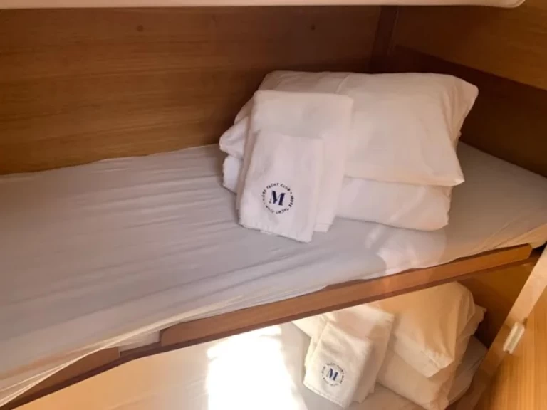 Uthyrning Segelbåt  Elan med en båtlicens 