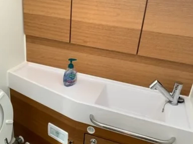 Elan Impression 50.1 charter bareboat eller skeppad i Donji Seget