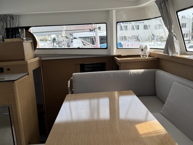 Katamaran  för uthyrning Trogir  till det bästa priset 