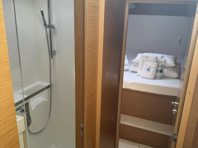 Excess Excess 11 charter bareboat eller skeppad i Trogir 