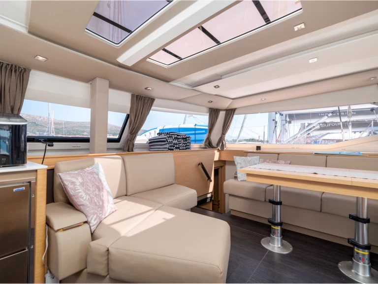 Hyr en Fountaine Pajot Aura 51 Donji Seget 