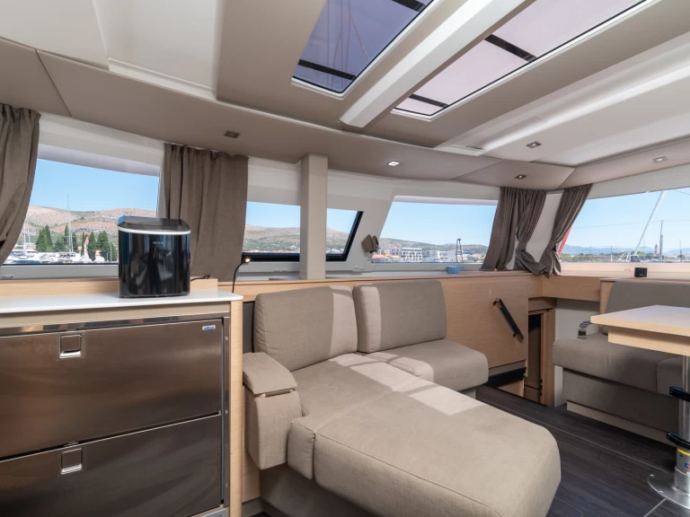 Katamaran  för uthyrning Donji Seget till det bästa priset 