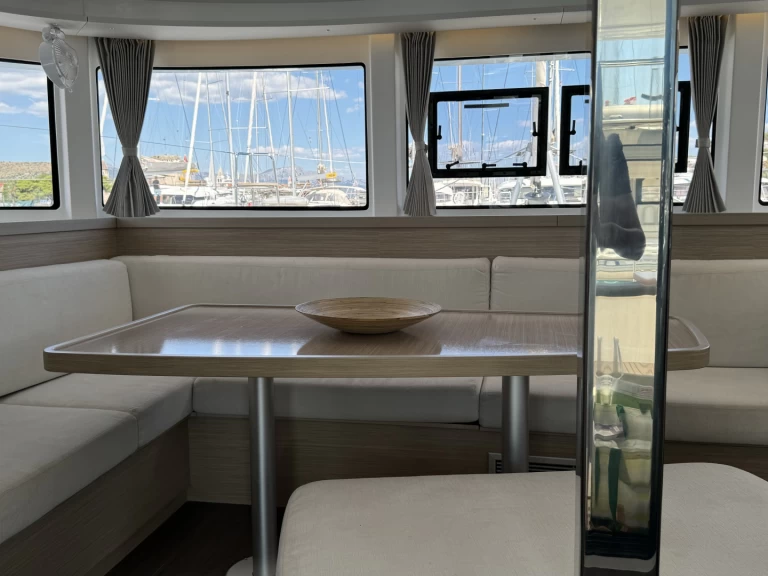 Hyra Katamaran  med eller utan skeppare Lagoon Trogir  