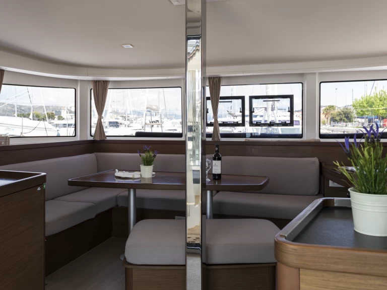 Hyra Katamaran  med eller utan skeppare Lagoon Trogir  