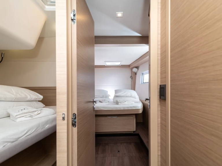 Katamaran  för uthyrning Donji Seget till det bästa priset 