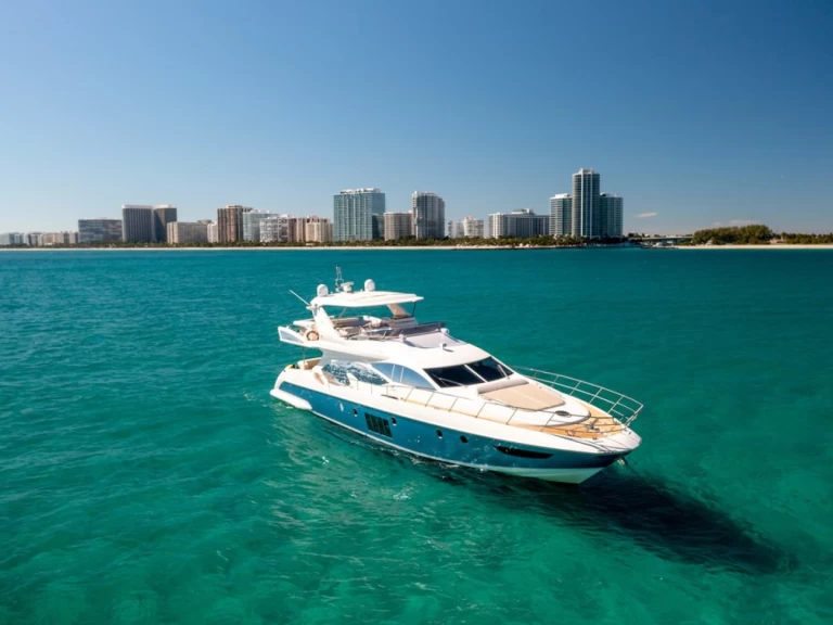 Azimut Azimut 70 charter bareboat eller skeppad i Miami Beach