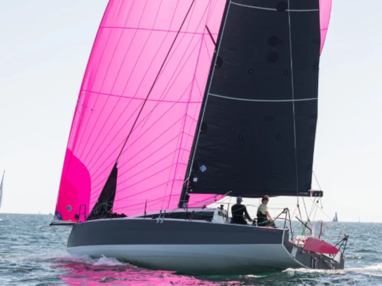 JPK 1050 JPK 1050 charter bareboat eller skeppad i La Trinité-sur-Mer