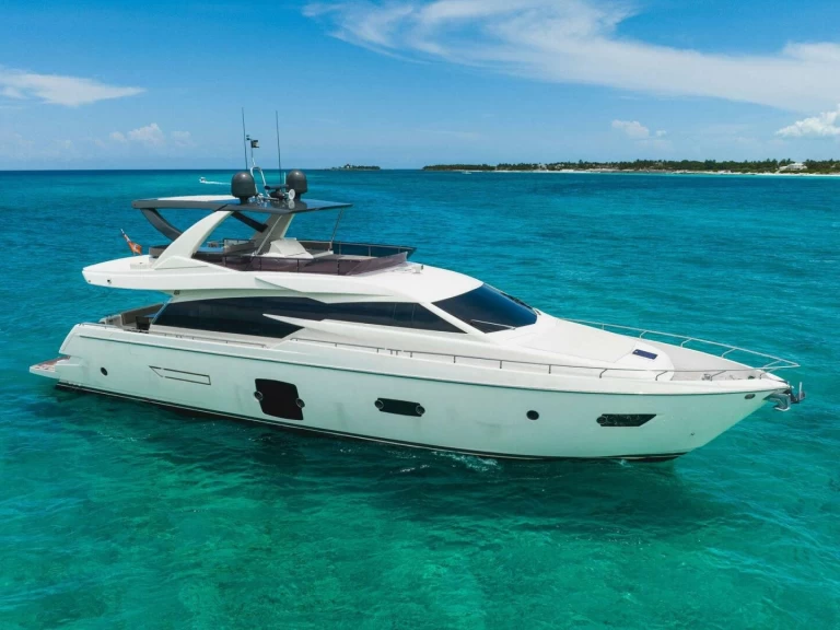 Ferretti 78 charter bareboat eller skeppad i Miami Beach