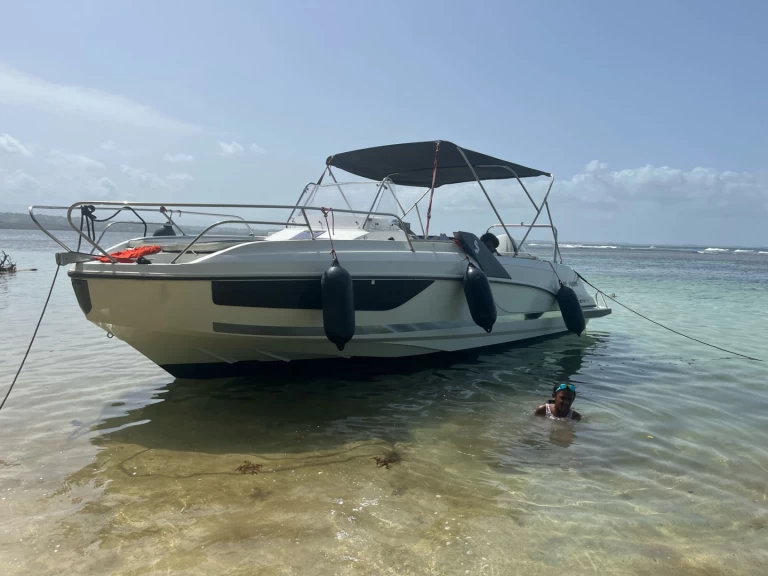 Hyr en Bénéteau Flyer 7.7 SPACEdeck Pointe-à-Pitre 