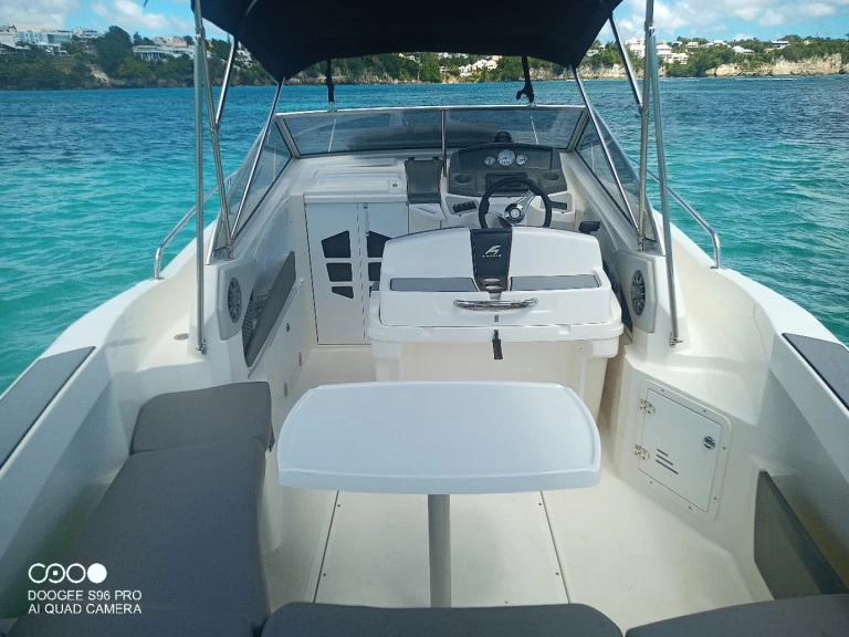 Karnic 22 sr charter bareboat eller skeppad i Le Gosier