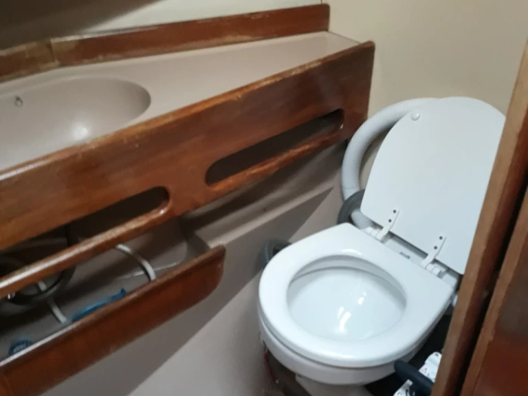 Bénéteau First 35 charter bareboat eller skeppad i Saint-Brieuc