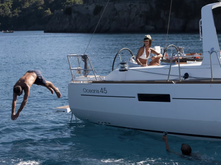 Hyr en Bénéteau Oceanis 45 Ajaccio 