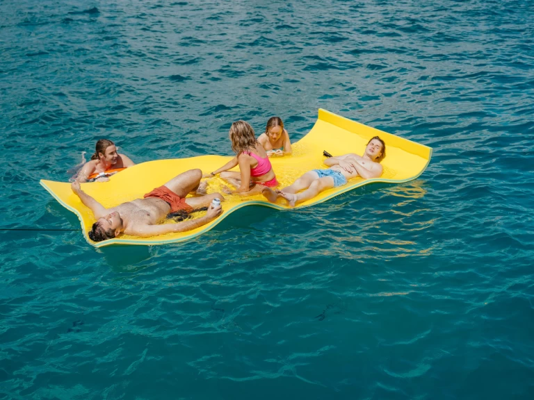 Uthyrning Lyx yacht Custom Made med en båtlicens 