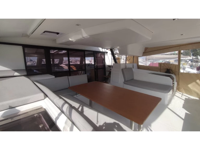 Hyra Katamaran  med eller utan skeppare Fountaine Pajot Castellammare di Stabia 