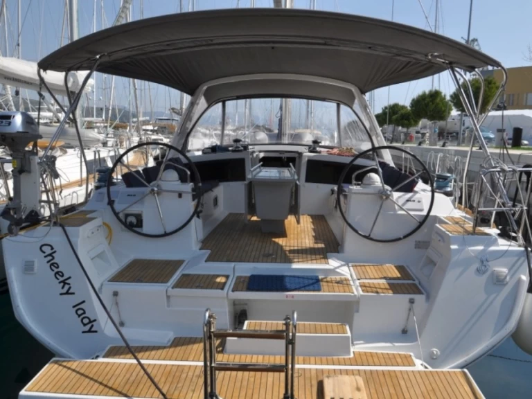 Hyr en Bénéteau Oceanis 48 Punat 