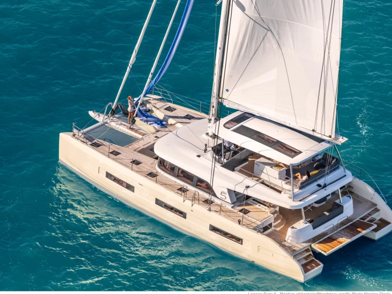 Lagoon Lagoon Sixty 5 Owner's Version charter bareboat eller skeppad i Olbia