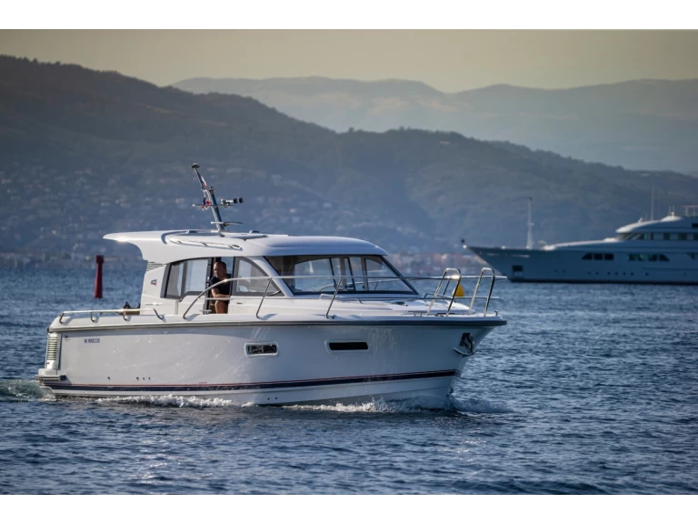Uthyrning Motorbåt  Nimbus med en båtlicens 