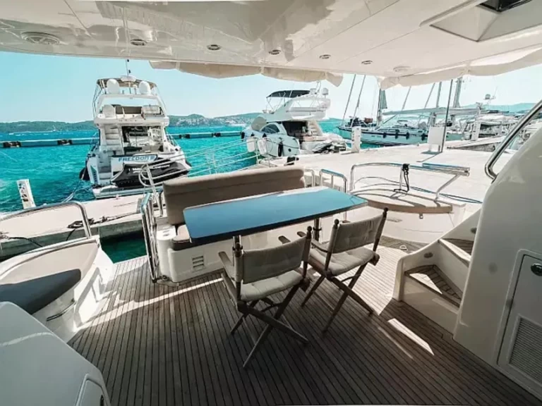 Hyr en Elegance Yachts Elegance 60 Fly Drage 