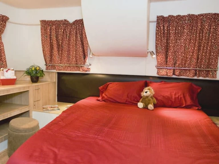 Yacht charter Douelle billig Royal Mystique A