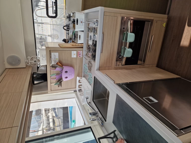 Katamaran  för uthyrning Alimos till det bästa priset 