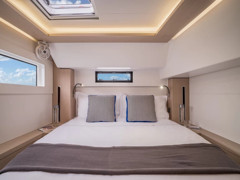 Lagoon Lagoon 46 charter bareboat eller skeppad i Alimos