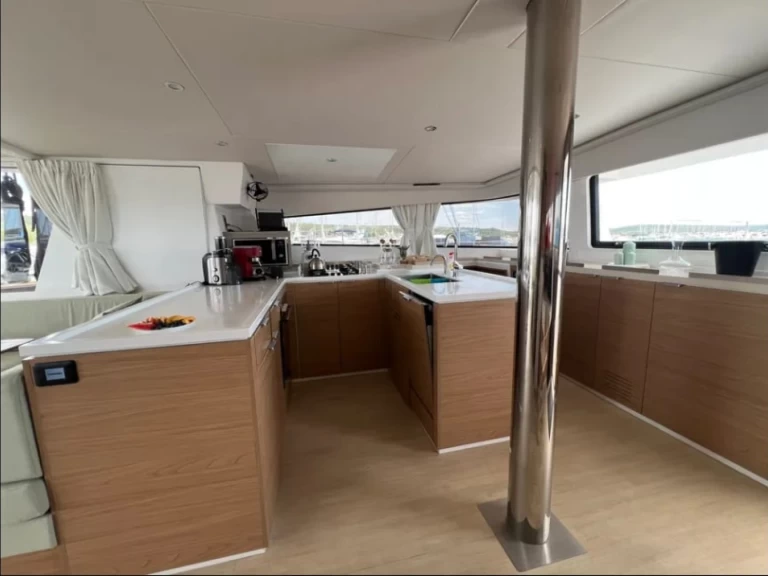 Bali Bali 5.4 charter bareboat eller skeppad i Aalsmeer