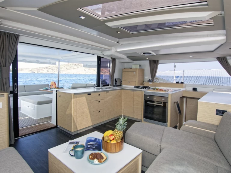 Yacht charter Lavrio billig Tanna 47