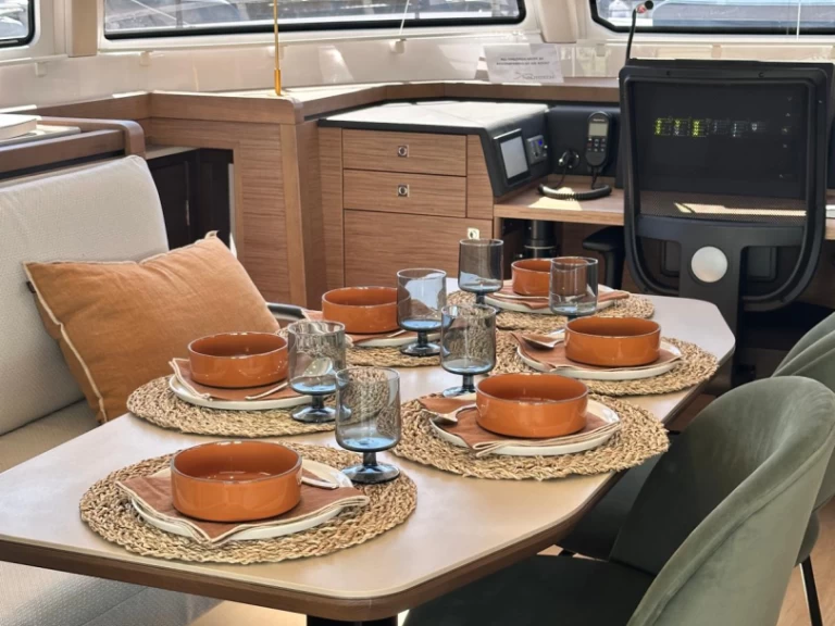 Hyra Katamaran  med eller utan skeppare Nautitech Lavrio 