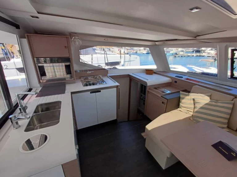 Båtuthyrning Fountaine Pajot Isla 40 i Rhodes (City) på Samboat 