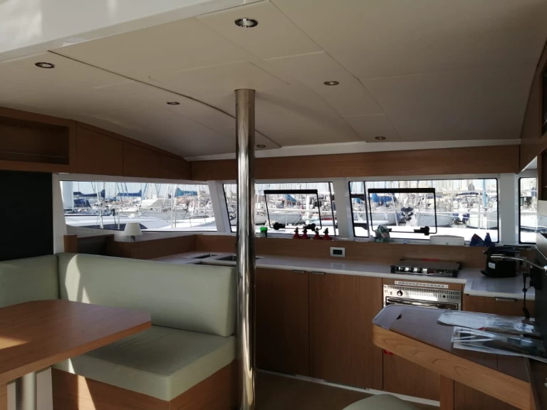 Hyra Katamaran  med eller utan skeppare Bali Cagliari 