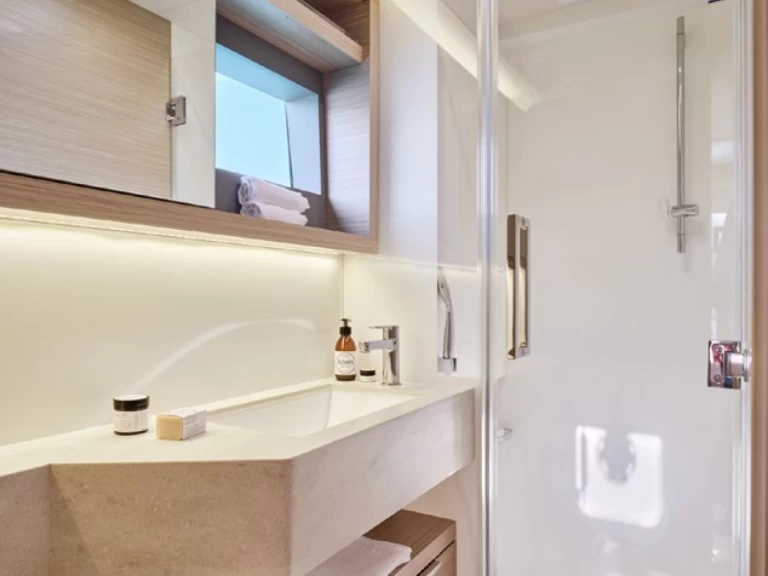 Uthyrning Katamaran  Lagoon med en båtlicens 