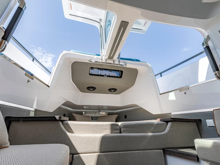 Uthyrning Motorbåt  Axopar med en båtlicens 