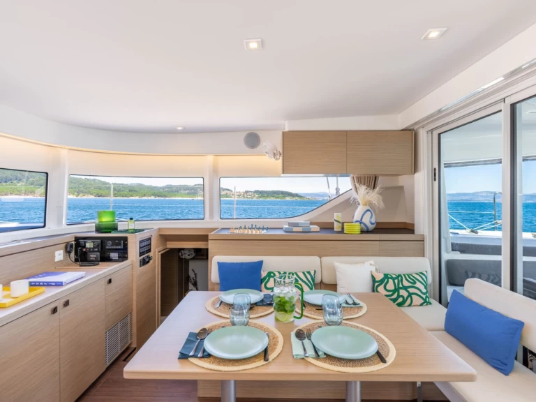 Uthyrning Katamaran  Lagoon med en båtlicens 