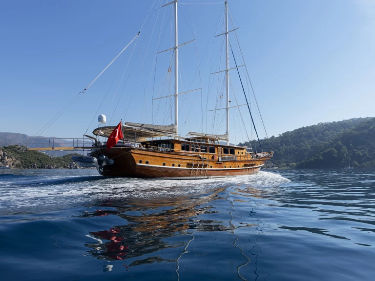 Uthyrning Segelbåt  Gulet med en båtlicens 