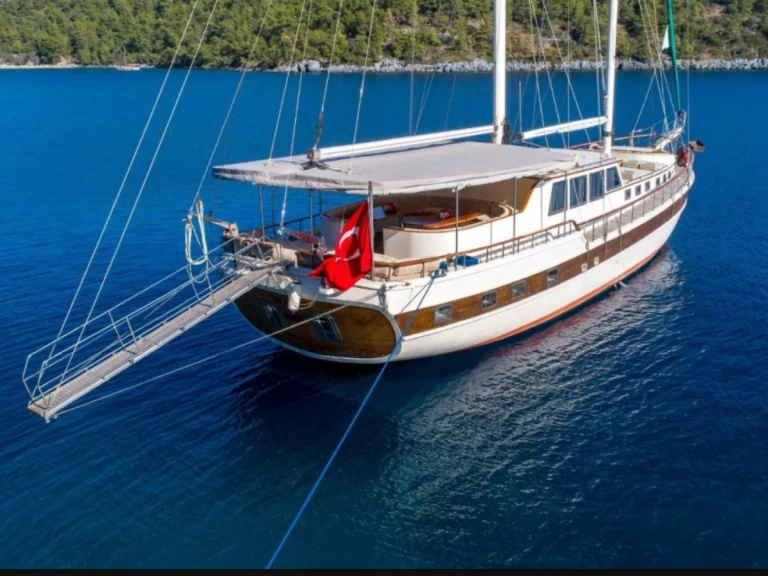 Uthyrning Segelbåt  Custom Made med en båtlicens 