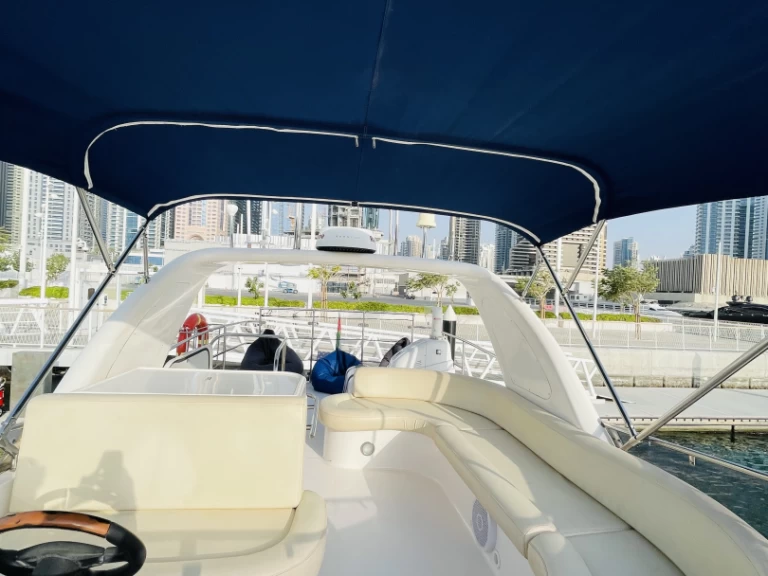 Yacht charter Dubai Marina billig MAJESTY 50