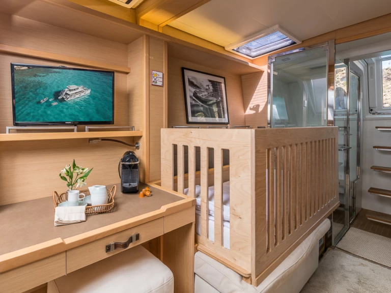 Lagoon Lagoon 630 Motor Yacht charter bareboat eller skeppad i s'Arenal