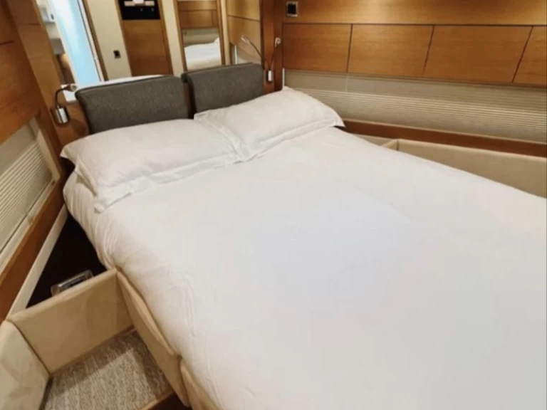 Yacht charter Dubai Marina billig Phantom, 52 