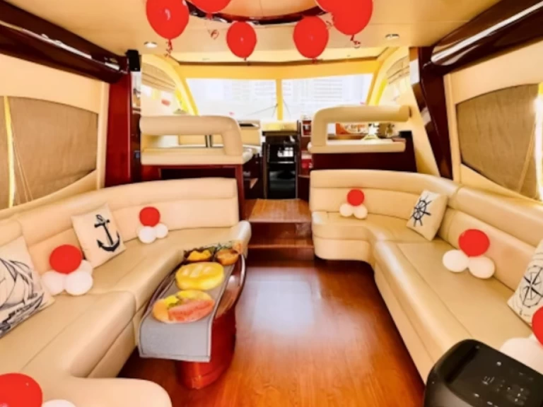 Båtuthyrning Majesty Yachts 50 i Dubai Marina på Samboat 