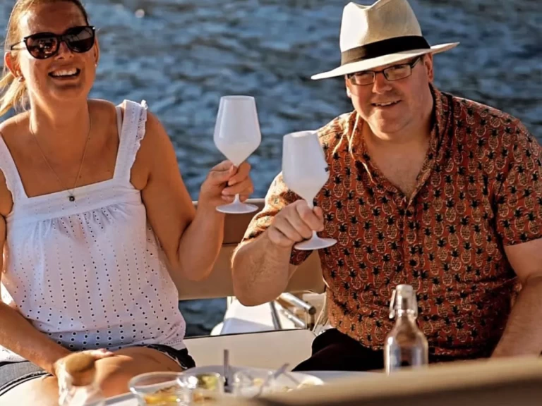 Uthyrning Motorbåt  i Letojanni - LIVER CABIN 36