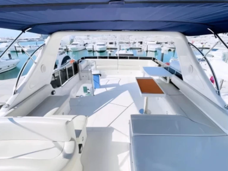 Uthyrning Lyx yacht Majesty Yachts med en båtlicens 