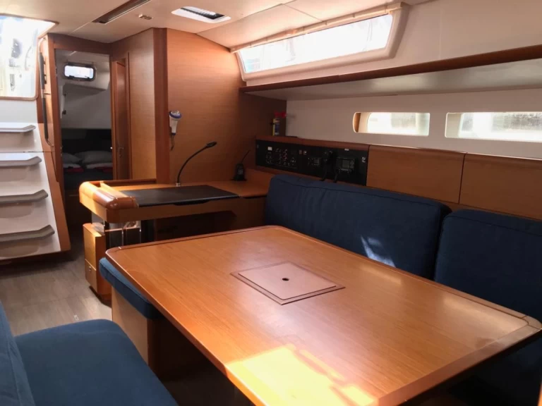 Yacht charter Horta billig Sun Odyssey 519