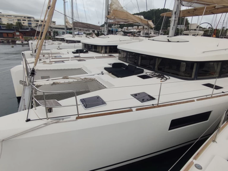 Uthyrning Katamaran  Lagoon med en båtlicens 