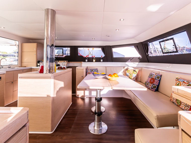 Hyr en Dufour Dufour Catamarans 48 Sail Palermo 