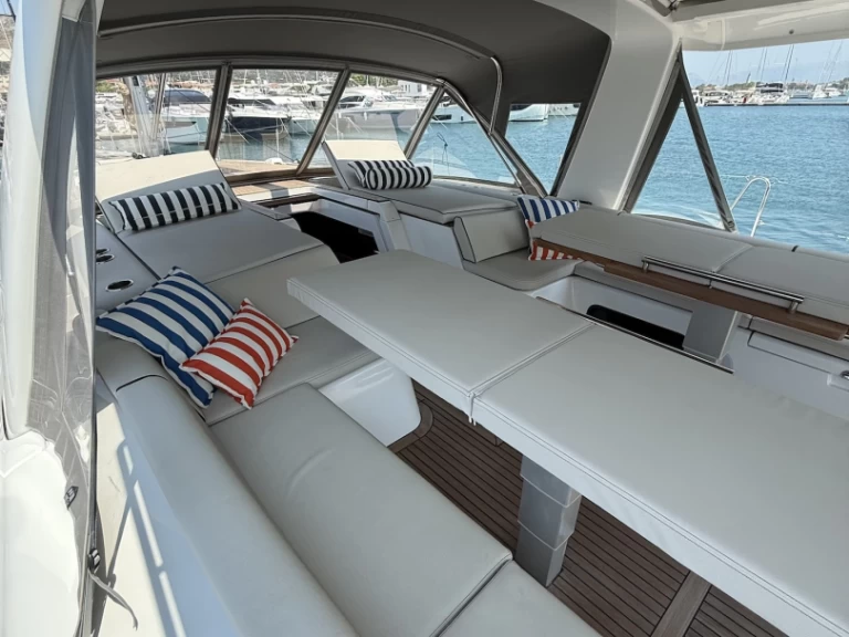 Uthyrning Segelbåt  Bénéteau med en båtlicens 