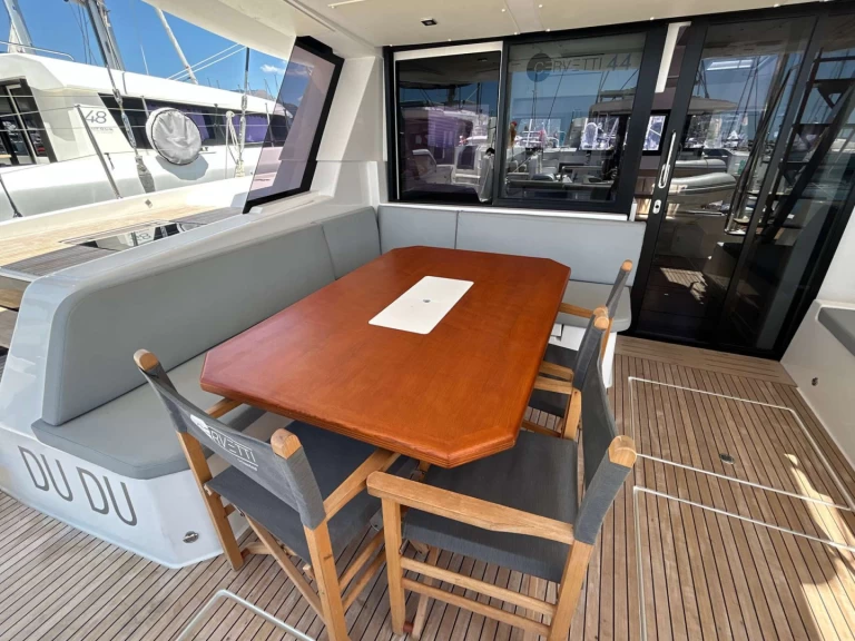 Cervetti Cervetti 44  charter bareboat eller skeppad i Salerno