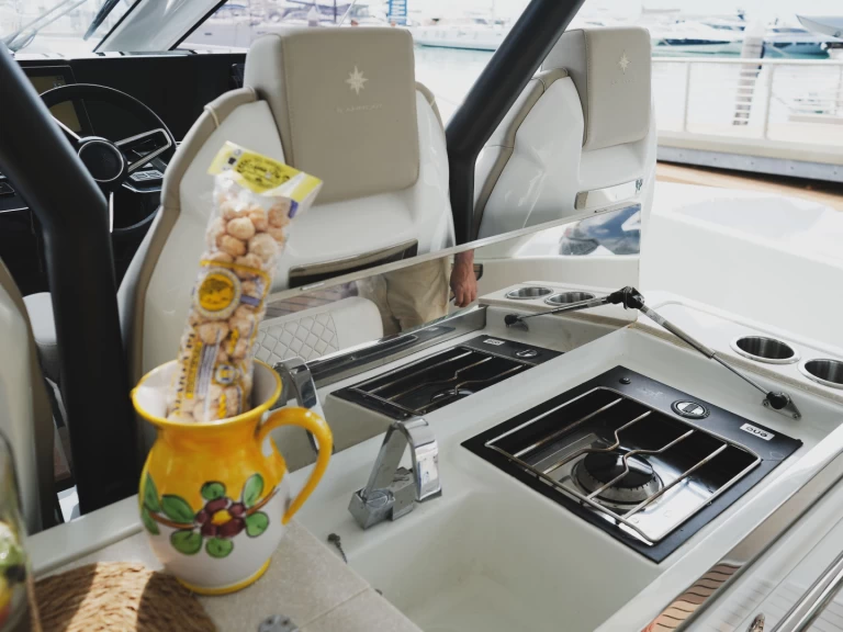 Hyr en Prestige Prestige 520 S Pozzuoli 