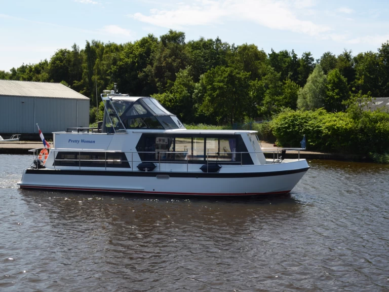 De Drait Safari Houseboat 1050 charter bareboat eller skeppad i Drachten